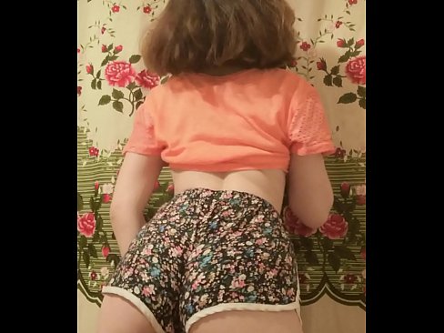 ❤️ Sexet ung babe laver en striptease ved at filme sine shorts på kamera Fucking at da.risegame.top ️